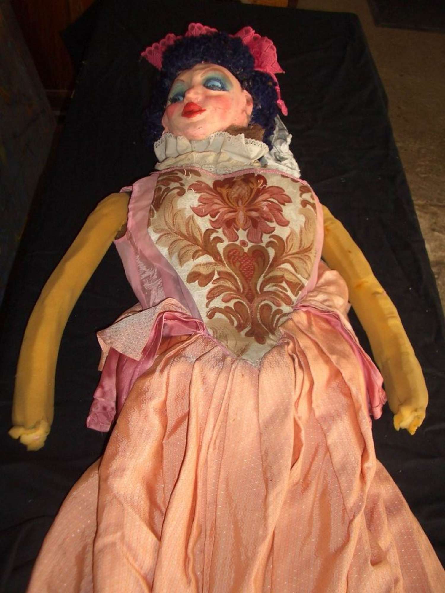 Personaggio 2 durante il restauro